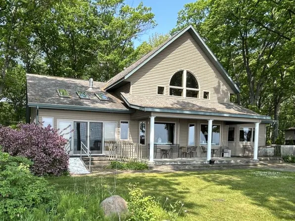 1116 N Huron Rd, Tawas City, MI 48763