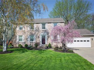 25 Lakewood Dr, Orchard Park, NY 14127