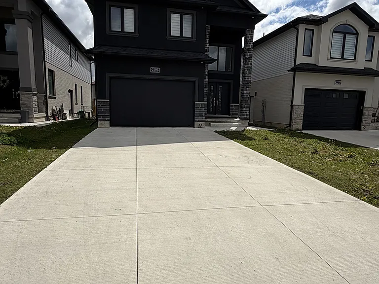 2269 Southport Cres #UPPER — Photo 1