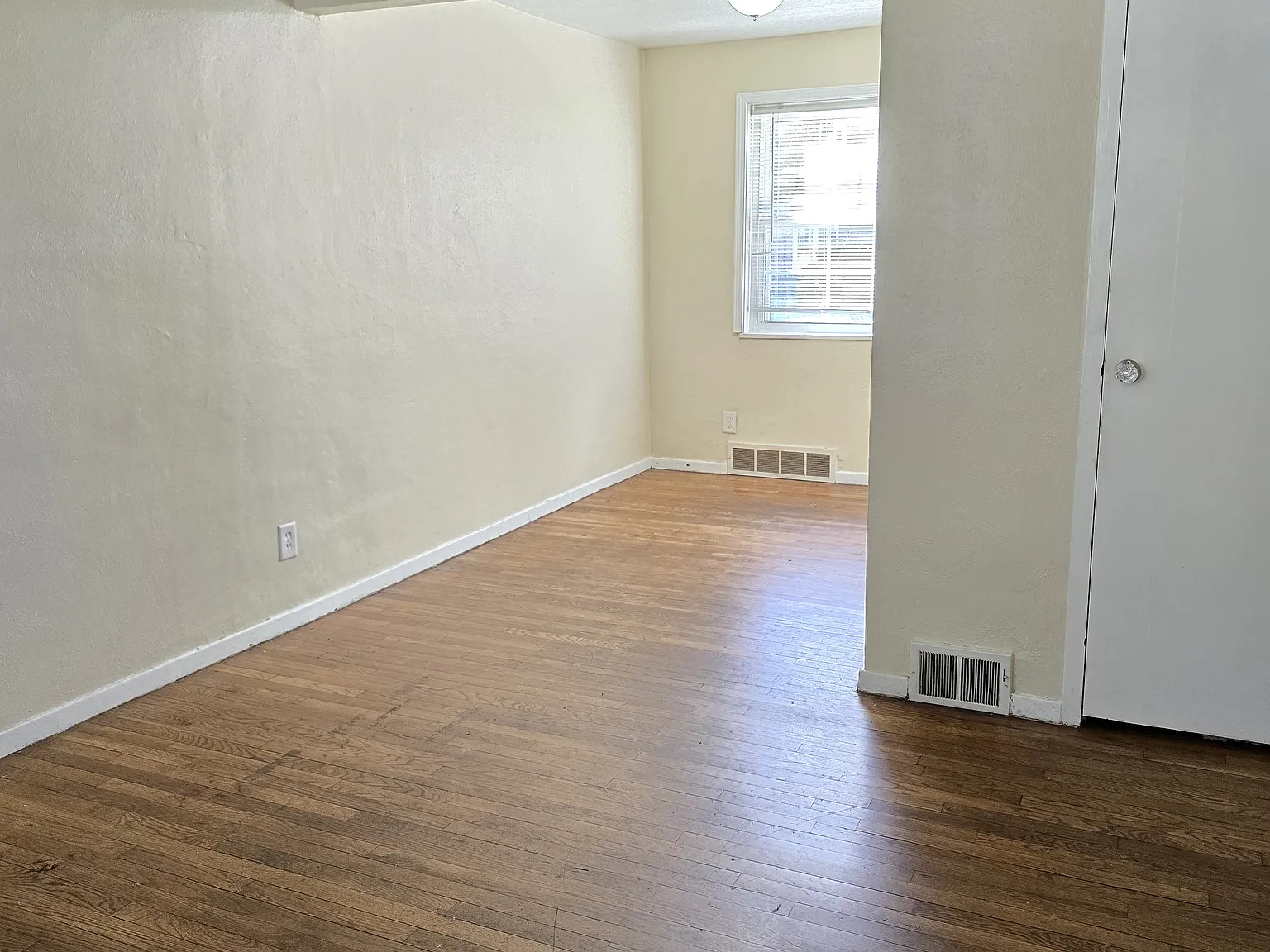 2 bed, 700 sqft, $950 — Photo 2