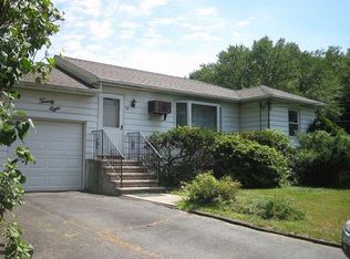 28 Pier Ln, Fairfield, NJ 07004