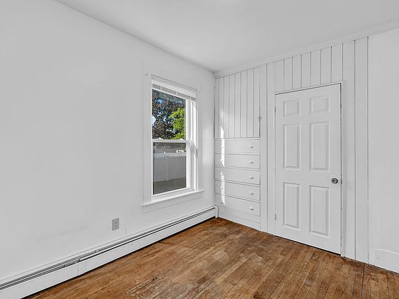 5th image of 543 Main Street