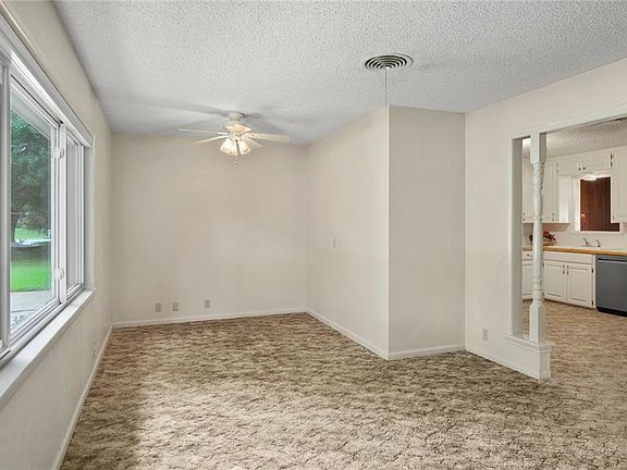 4th image of 125 SE Newton Dr