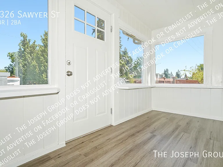 3326 Sawyer St — Photo 10
