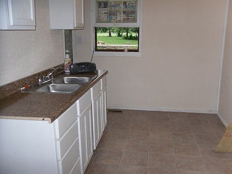 4th image of 1034 Winfield Ave