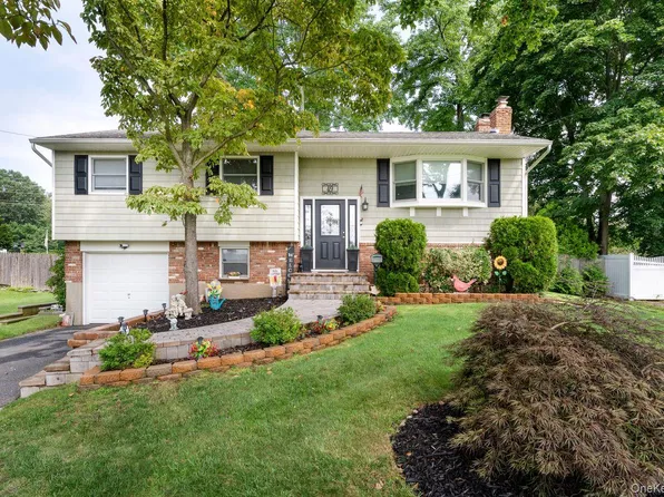 49 McKinley Street, Saint James, NY 11780