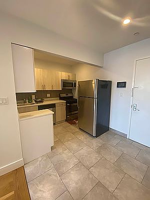 4th image of 426 E 120th St #5B