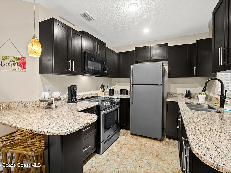 1672 Pineapple Ave #1672 — Photo 3