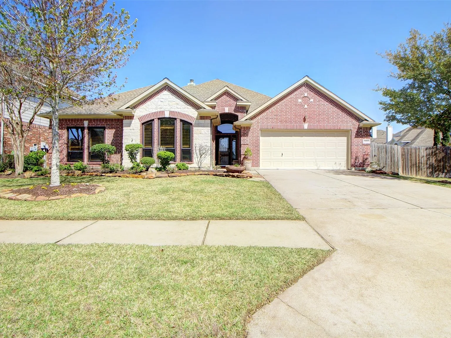 4 bed, 2.5 bath, 2991 sqft, $2,995 — Photo 1