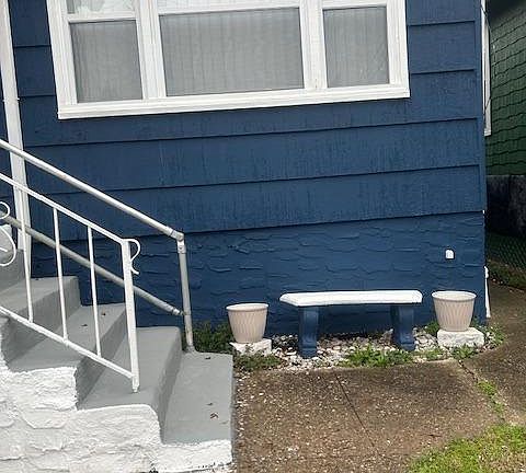 3rd image of 1918 Dalewood Pl