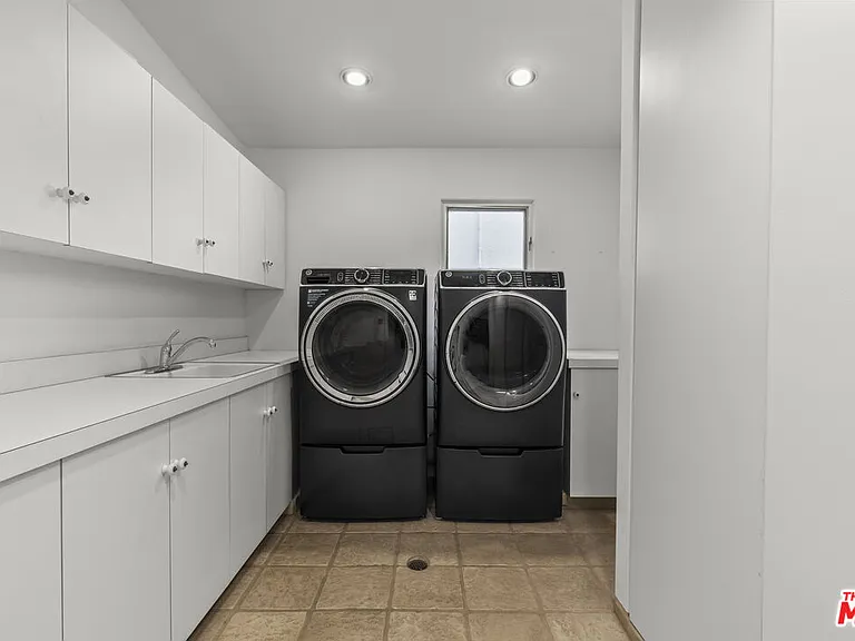 4611 Roma Ct — Photo 17