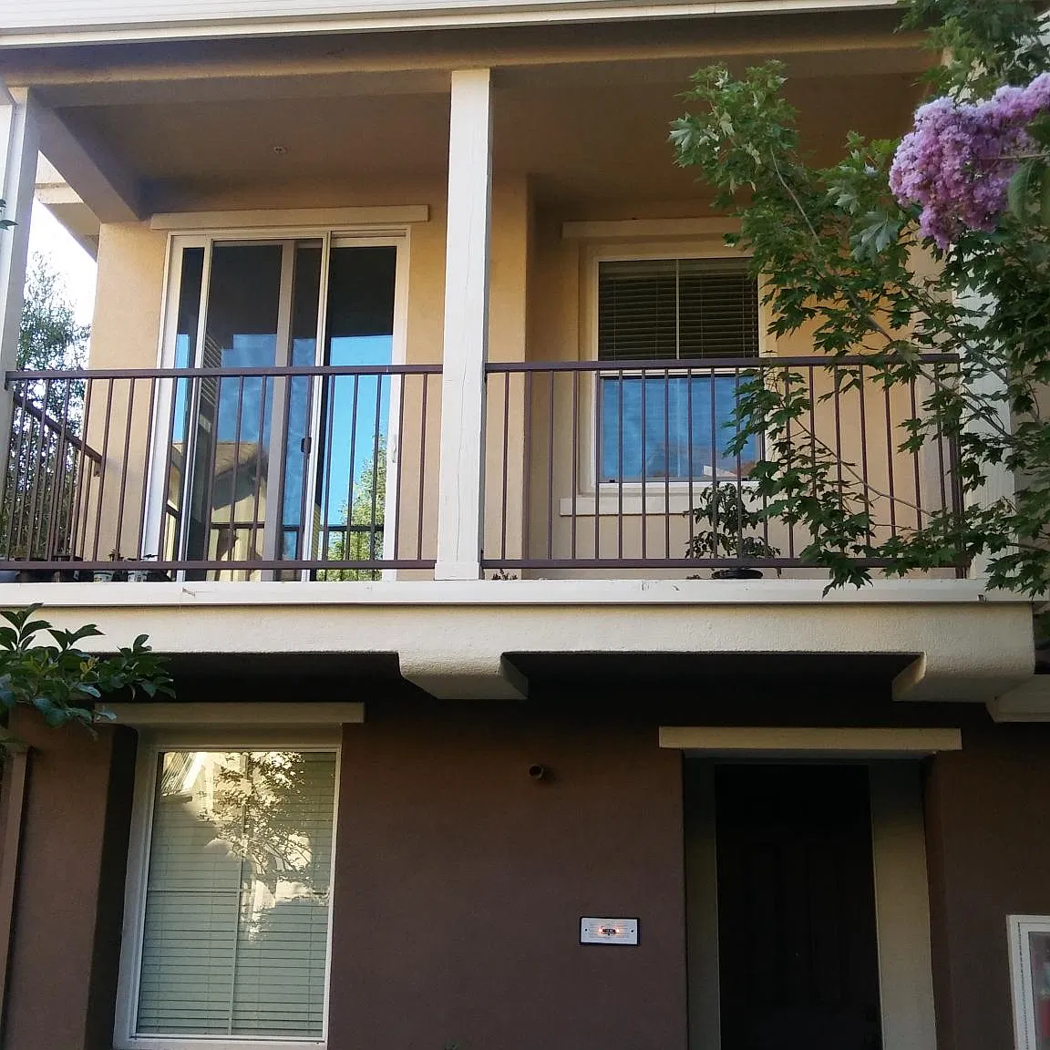 3 bed, 1388 sqft, $2,300 — Photo 1