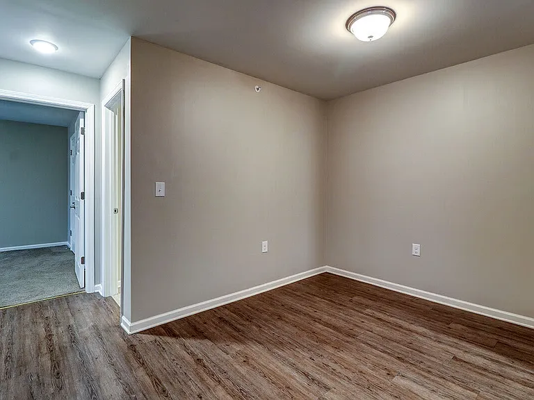 105 Beech St — Photo 31