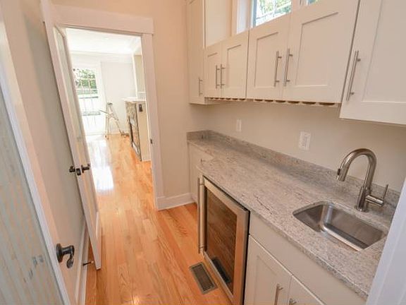 4th image of 5714 Grosvenor Ln
