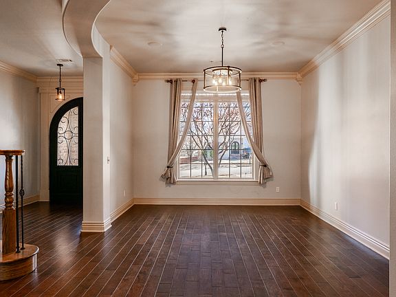 3rd image of 5106 S Sloan Cir