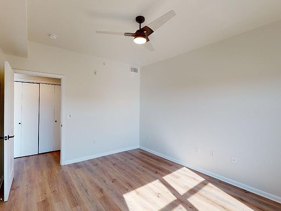 4th image of 3210 Esperanza Xing #2-5357