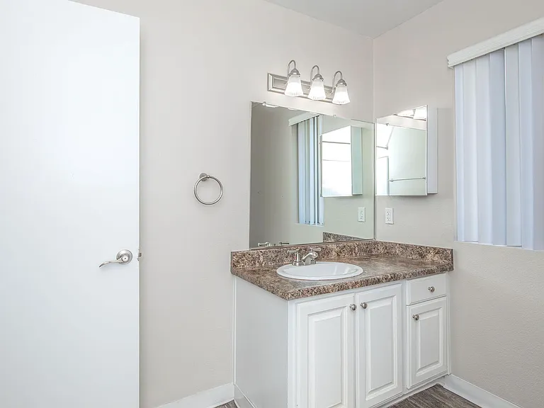 Arbor Court Apartment Homes — Photo 33