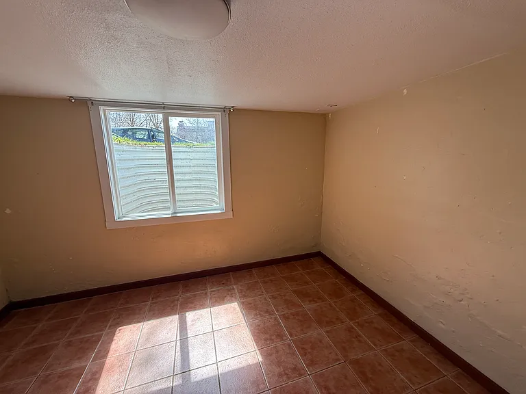 1402 W Lemp St — Photo 37