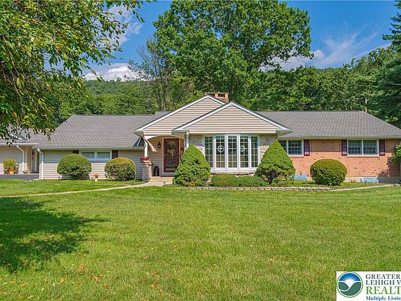 3rd image of 3683 Oakhurst Dr