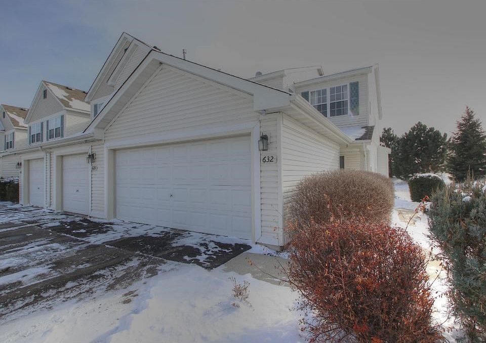 Welcome home! This beautiful end unit townhome is located in a great neighborhood!
