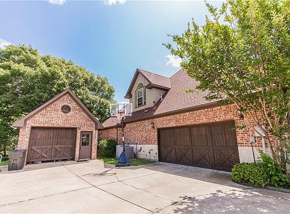 3rd image of 67 Forest Hills Cir