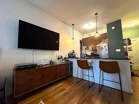 2nd image of 302 E 83rd St APT 2B