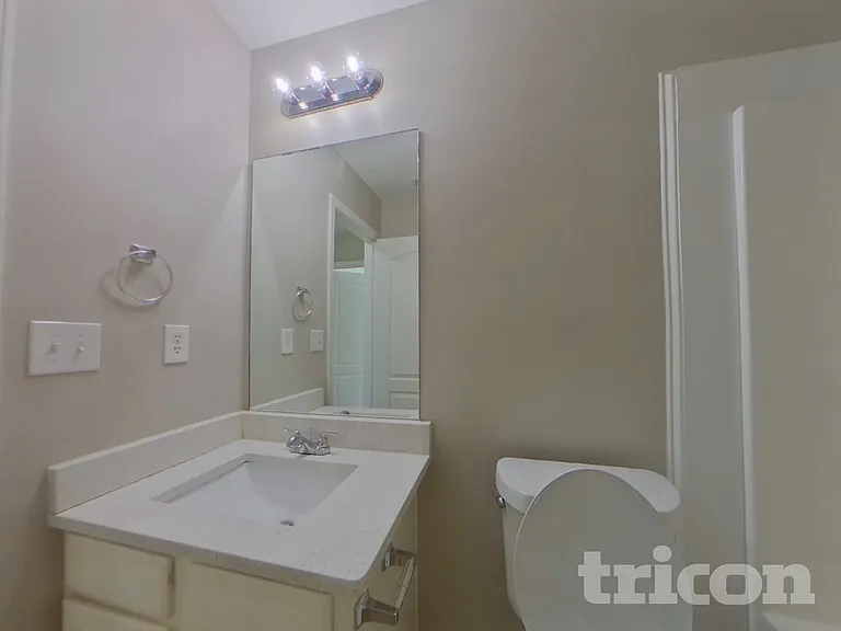 225 Victoria Blvd — Photo 10