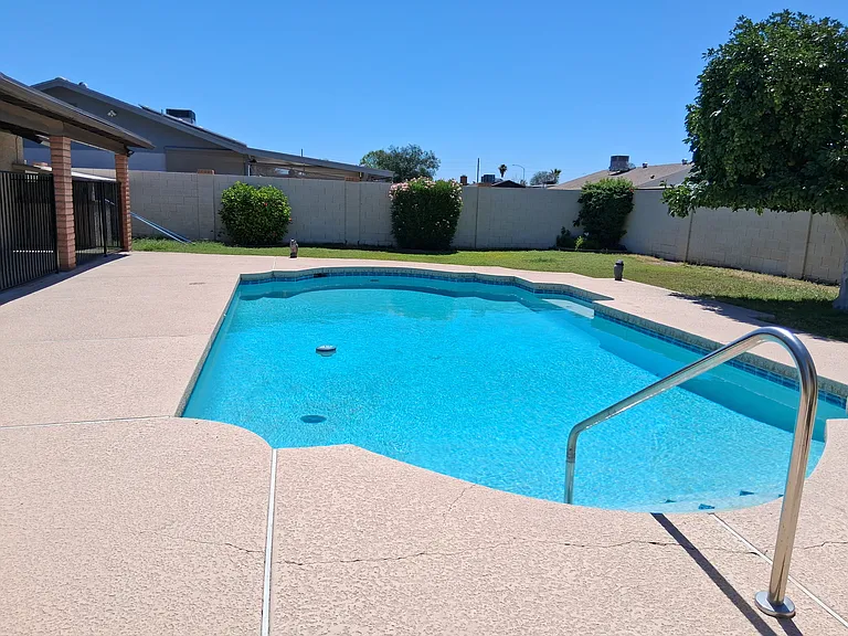1051 E Glade Ave — Photo 13