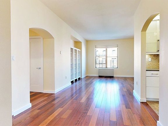 3rd image of 180 W 81st St #41
