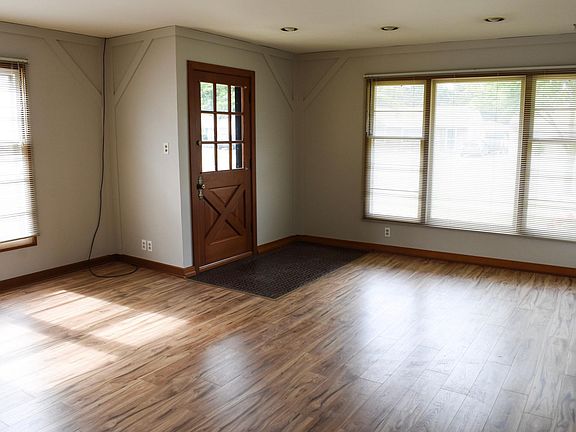 3rd image of 313 W Woodward Heights Blvd
