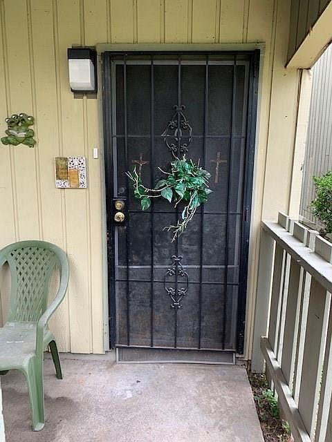 1st image of 5625 Antoine Dr #401