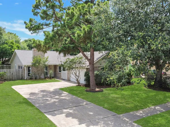 8631 Pine Falls Dr, Houston, TX 77095