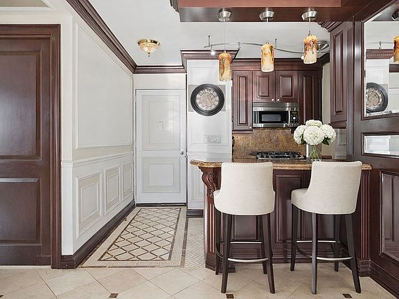 3rd image of 377 Rector Pl APT 2A