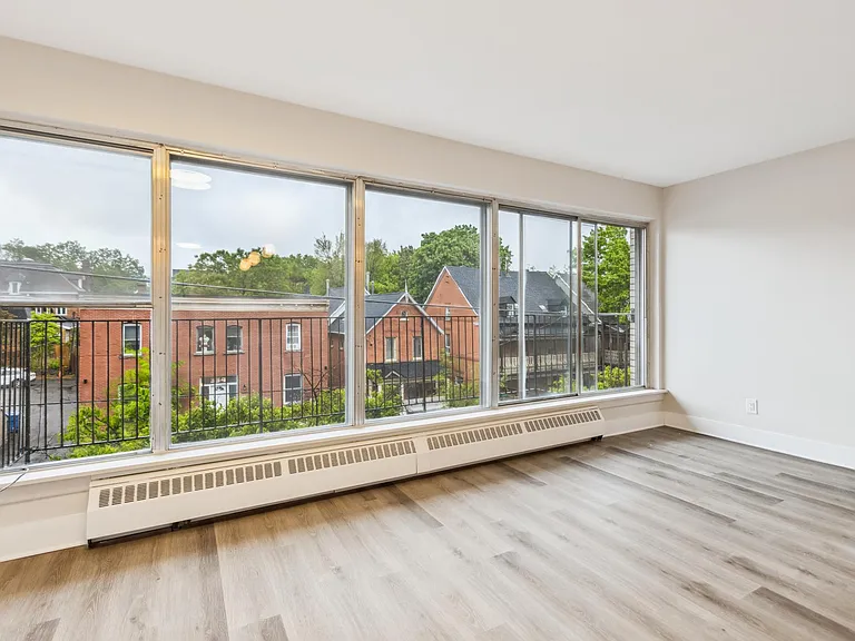 325 Besserer St — Photo 40