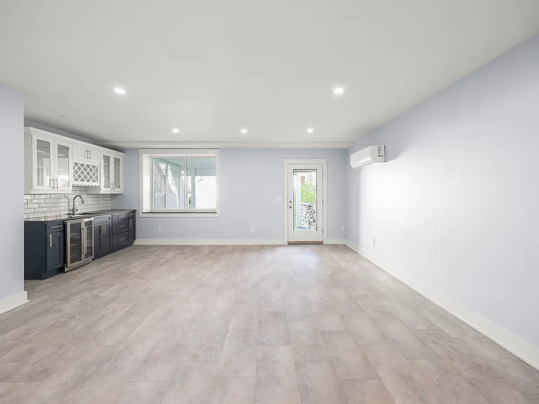 526 State St — Photo 27