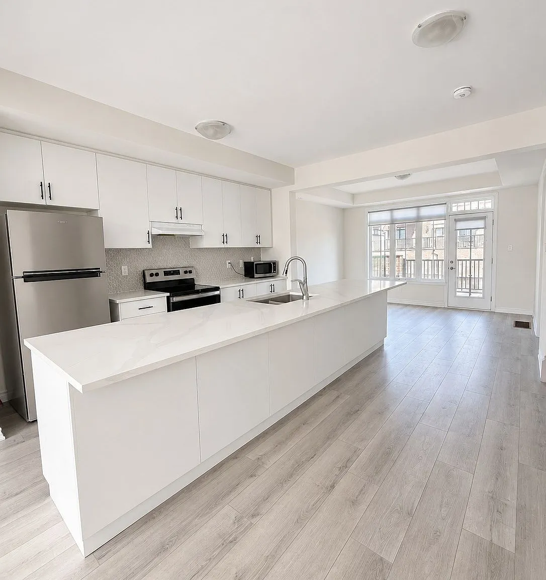 3 bed, $2,950 — Photo 2