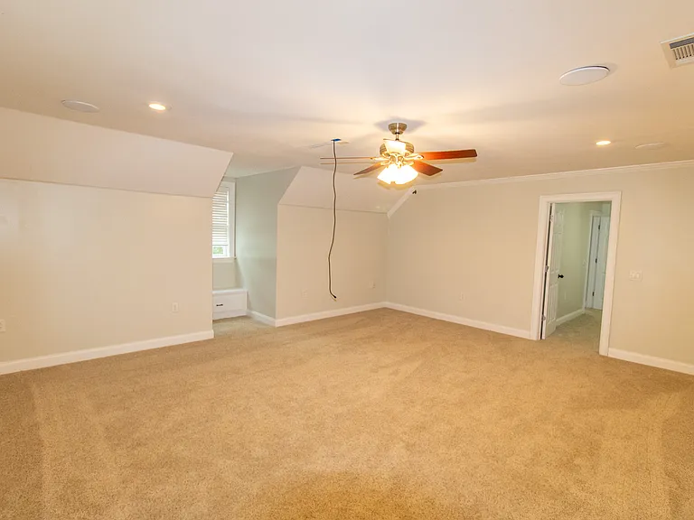 906 Monarch Cir — Photo 26