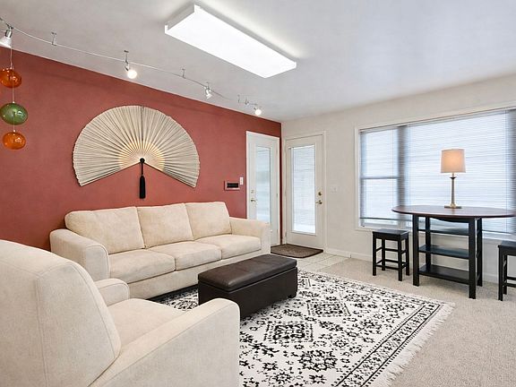3rd image of 504 E Cottage Grove Ave #3