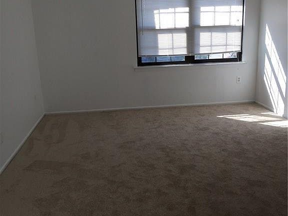 4th image of 1010 Green Hollow Dr #1010