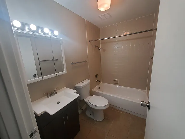 Abbott Acres Apartments — Photo 53
