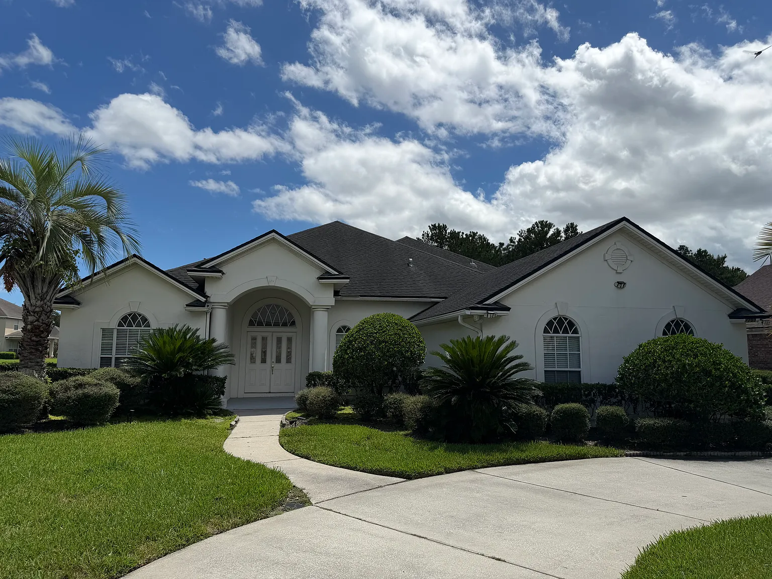 5 bed, 3900 sqft, $4,195 — Photo 1