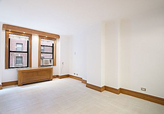 5th image of 150 W 58th St APT 3A