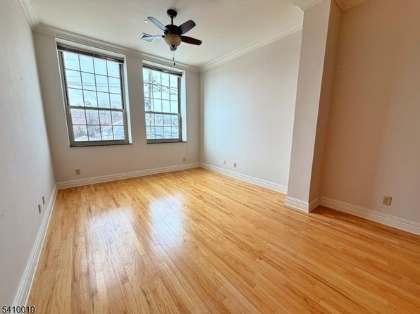 33 Forest Ave APT 2A