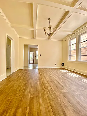 Rented by Zikos Realty Services | media 16