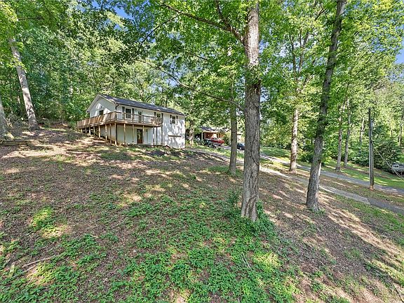 2nd image of 1021 Lakewood Dr