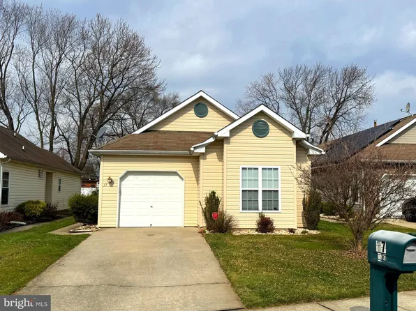 17 Belmont Ave, Edgewater Park, NJ 08010