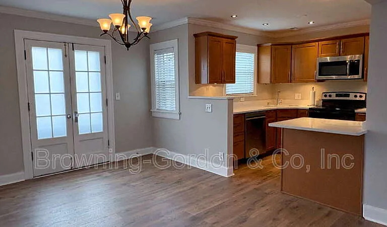 328 E Thompson Ln — Photo 8