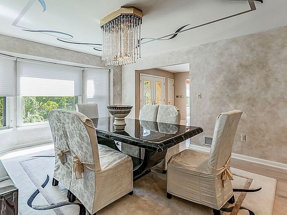 Dining room (Hardwood FL)