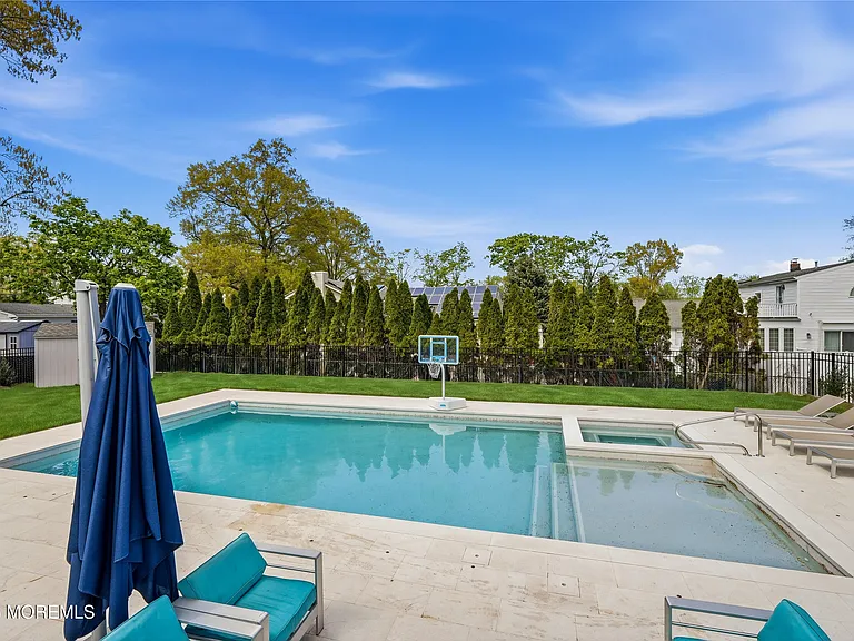 4 Cheryl Dr — Photo 2