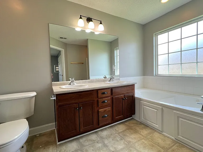 110 Auburn Cir — Photo 16